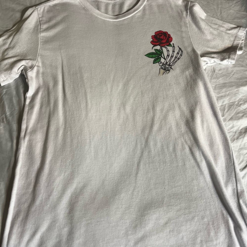 White skull shirt